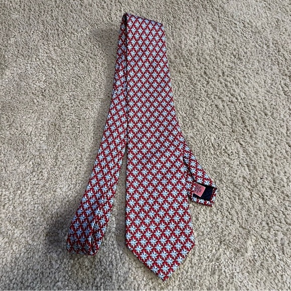 Men’s Vineyard Vines red whale patterned pure silk tie - Picture 1 of 5
